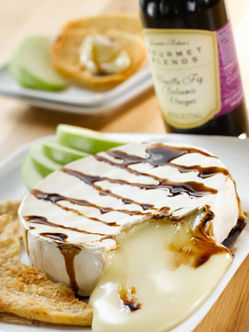 Baked Brie with Vanilla Fig Balsamic Vinegar Baked Brie with Vanilla Fig Balsamic Vinegar