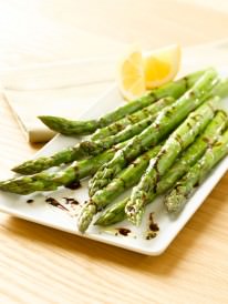 Roasted asparagus with traditional balsamic vinegar